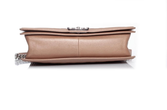 Image 1 of Chanel, große Boy Bag aus metallisch glänzendem Leder