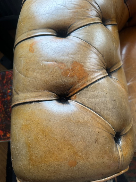Chesterfield color cognac – Divani 3 posti, Leather, Metal (photo 6 of 7)