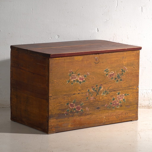 Antike chinesische Truhe mit gemalten Blumen aus Ulmenholz – China, um 1900
