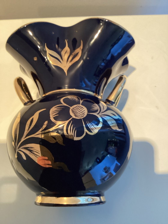 Questo bellissimo vaso blu cobalto è realizzato dal produttore italiano M.I.C.A., Vasi, Ceramica, Oro (foto 5 di 5)