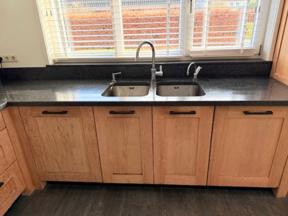 Image 1 of Luxury kitchen solid French oak & granite Paul van de Kooi