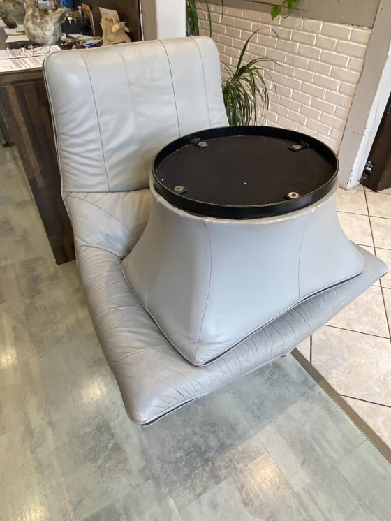 Image 1 of Mantis draaibare loungestoel met leren voetenbank van Gerard Van Den Berg, vintage jaren 70.