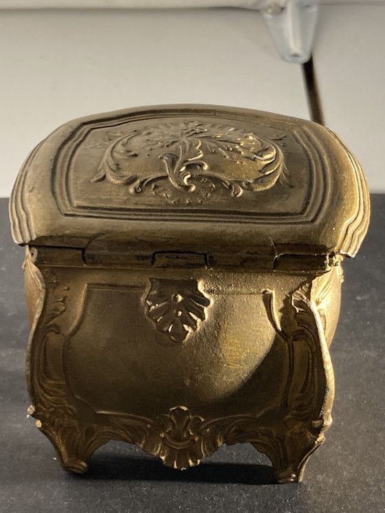 Image 1 of Kleine, antike Schmuckschatulle aus vergoldetem Metall im Stil Louis XV.