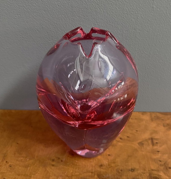 Image 1 of Jarrón de cristal rojo con tapa de tulipán, años 60