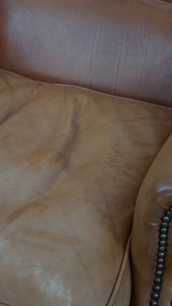 Image 1 of Oorfauteuil gemaakt van rundleer afgewerkt met siernagels