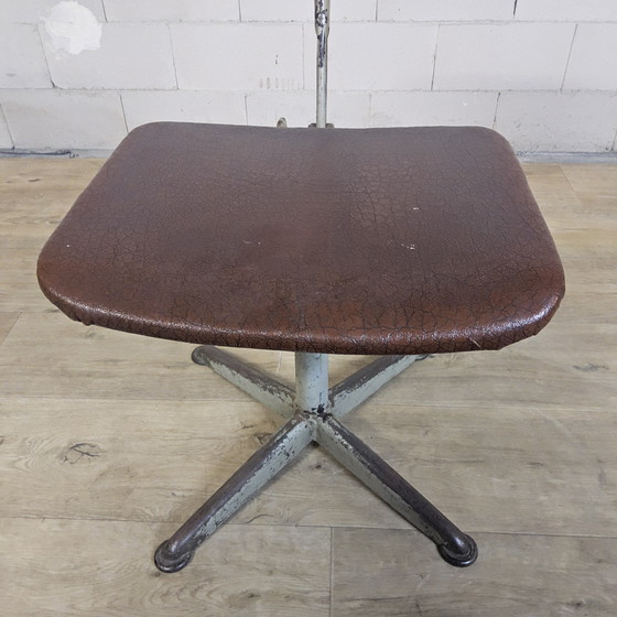 Image 1 of Sedia da ufficio industriale regolabile in Skai/metallo vintage (anni '40) sedia da scrivania industriale regolabile