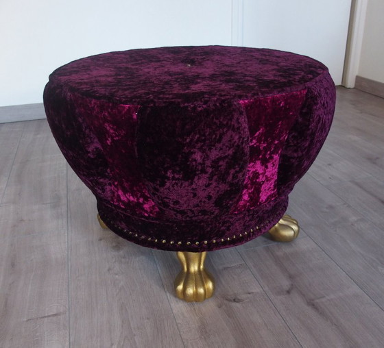 Image 1 of Couchtisch und zwei Thronsessel aus lila-fuchsiafarbenem Samt von BRETZ