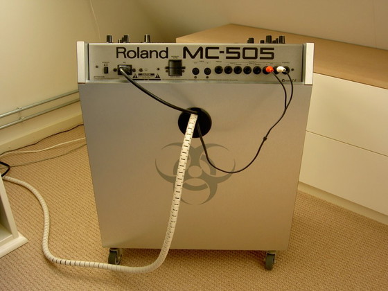 Meuble de Studio Unique Fait Main Roland MC-505 Groovebox – Merkloos, Dessertes, Aluminium (photo 7 of 9)