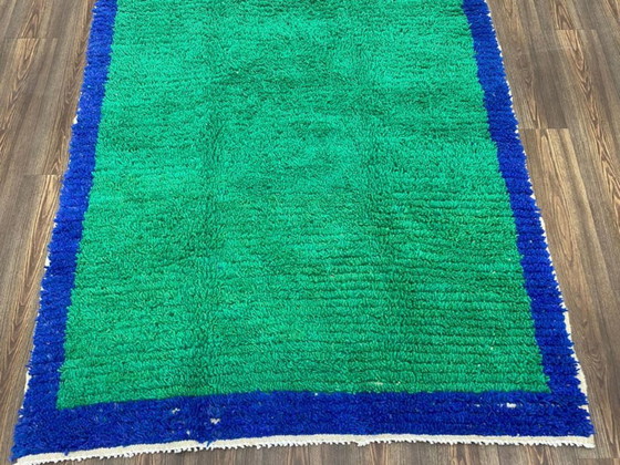 Image 1 of Grüner marokkanischer Teppich – Handgewebter Berberteppich aus Wolle, farbenfrohes abstraktes Design