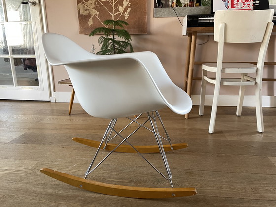 Image 1 of Vitra Eames RAR schommelstoel