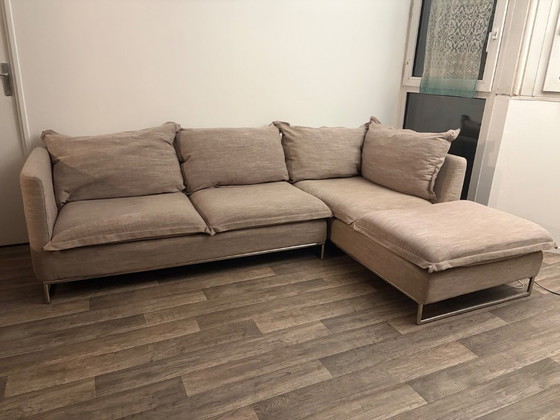 Image 1 of Divano angolare con chaise longue in tessuto beige