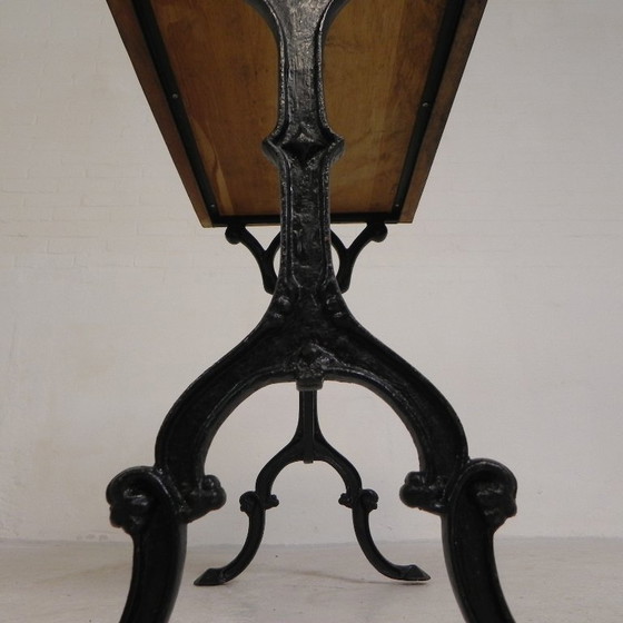 Image 1 of Table de bistrot avec plateau en chêne sur une structure en fonte, années 1930