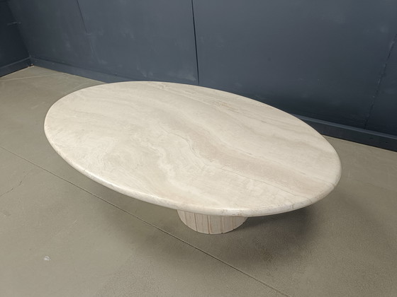 Image 1 of Table basse ovale en travertin, 1970