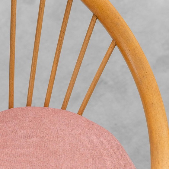 Image 1 of POLTRONA VINTAGE IN LEGNO CURATO CON RIVESTIMENTO ROSA – DESIGN SCANDINAVO DEGLI ANNI '60