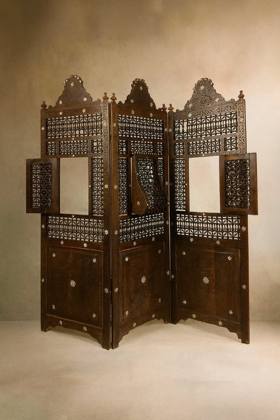 Image 1 of Paravento siriano dei primi del XX secolo intarsiato con madreperla