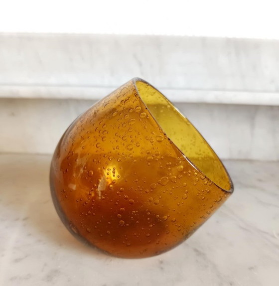 Image 1 of Cuenco de ámbar o vaso inclinado firmado Biot