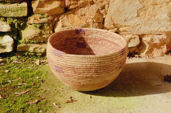 Cesta artesanal tejida con hojas de ratán, África Occidental, 25x16cm – Objetos decorativos, Rattan (photo 6 of 6)