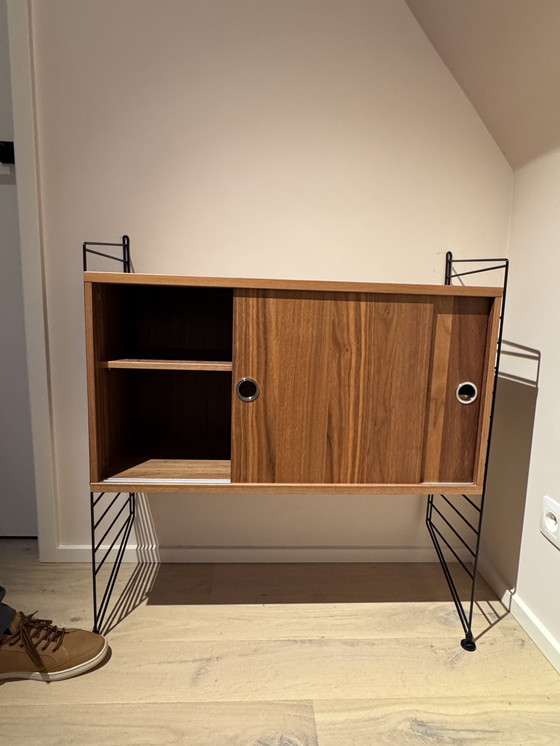 Image 1 of Armario bajo de pared String en nogal-negro