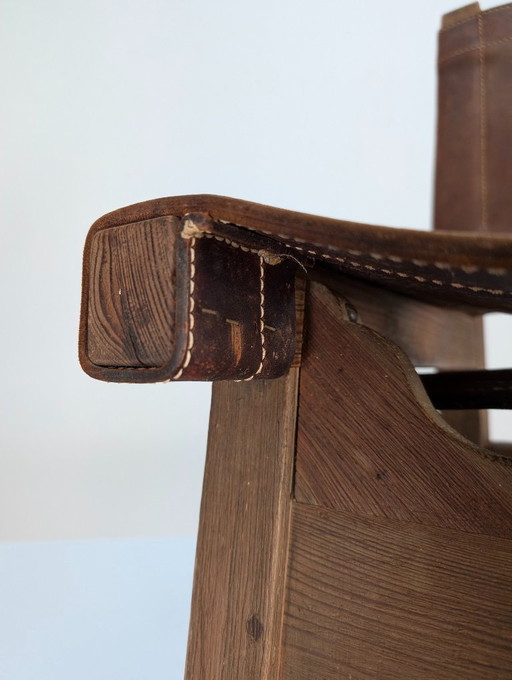 Ensemble de 5 chaises espagnoles en cuir et en chêne, style Paco Muñoz, années 1960