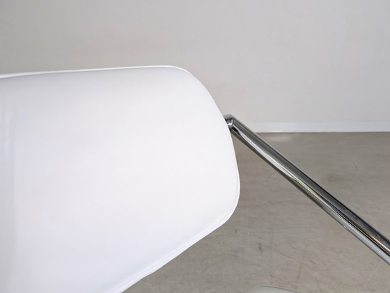 Image 1 of Eileen Grijze non-conformistische stoel, wit, Vereinigte Werkstätten München