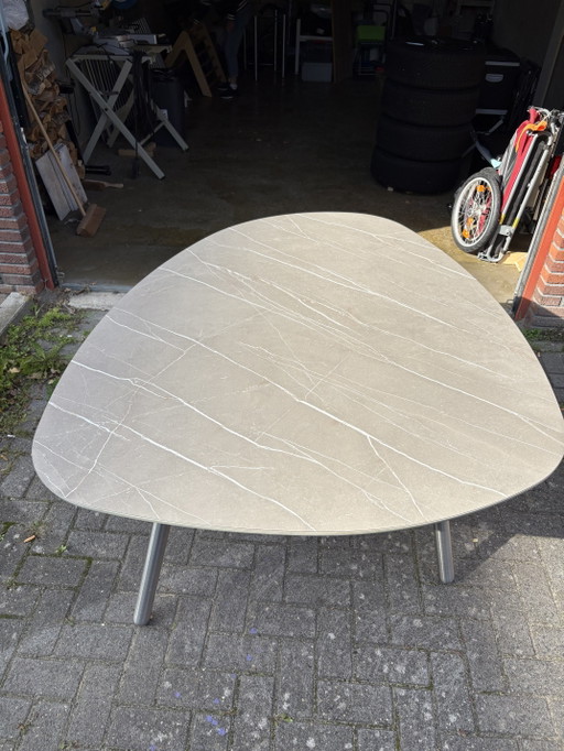 Design Eettafel Circlips - Marmerlook HPL blad.
