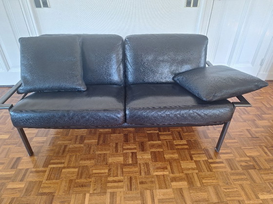 Image 1 of Sofá de diseño en piel negra.