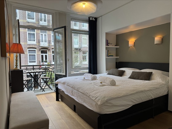 Image 1 of Cadre de lit robuste Amsterdam °03 – 180×220 – Tête de lit + 4 tiroirs de rangement – ​​État neuf