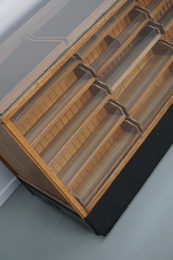 Image 1 of Antiker deutscher Ladentisch aus Eiche / Kurzwarenschrank / Vitrine, ca. 1950