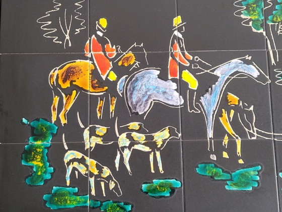 Image 1 of Vintage salontafel/bijzettafel uit de jaren 50 met jachtthema, gemaakt van keramiek en metaal.