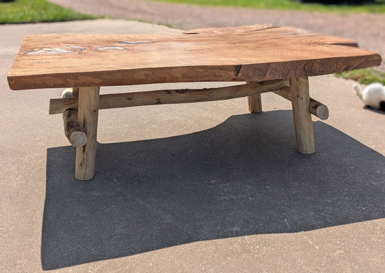 Image 1 of Einzigartiger rustikaler Buchenstamm-Couchtisch