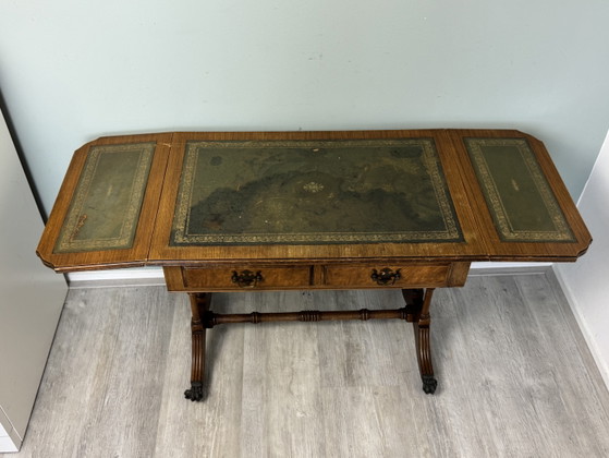 Antiker Schreibtisch mit grüner Lederplatte und Schubladen – Couchtische, Wood (photo 13 of 15)