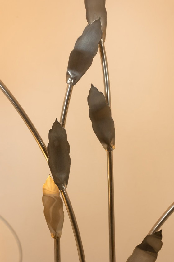 Image 1 of Antonio Pavia. Grande lampe en laiton argenté et soie. Années 1970.