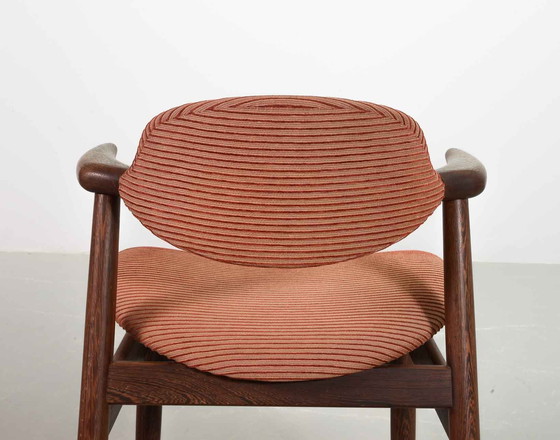 Image 1 of Authentieke Cowhorn Tijsseling eetkamerstoelen met wengé houten frame en steenrode bekleding door Hulmefa - Set van 4