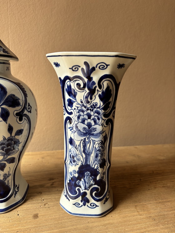 Image 1 of Original Royal Delft hand-painted cabinet set (3-piece) – 1989