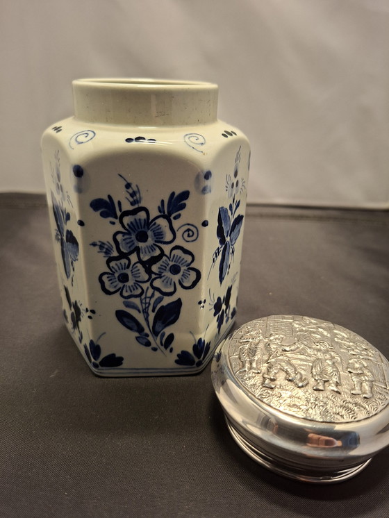 Image 1 of Vintage Delfts stijl potje met zilveren deksel