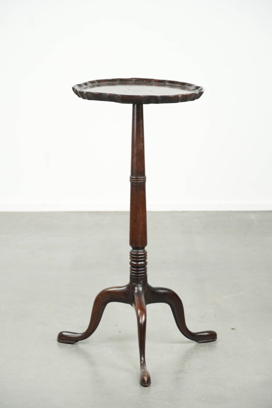Image 1 of Elegant and subtle antique English wine table/plant/side table from the late 18th century