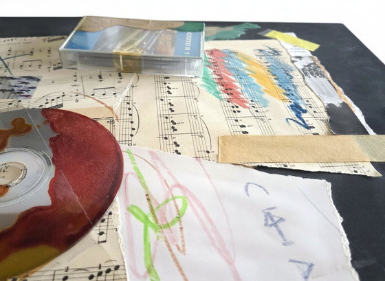 Image 1 of GIUSEPPE CHIARI (Fluxus). Musik durch die Zeit, 2005. Mischtechnik, 45 × 35 × 3 cm