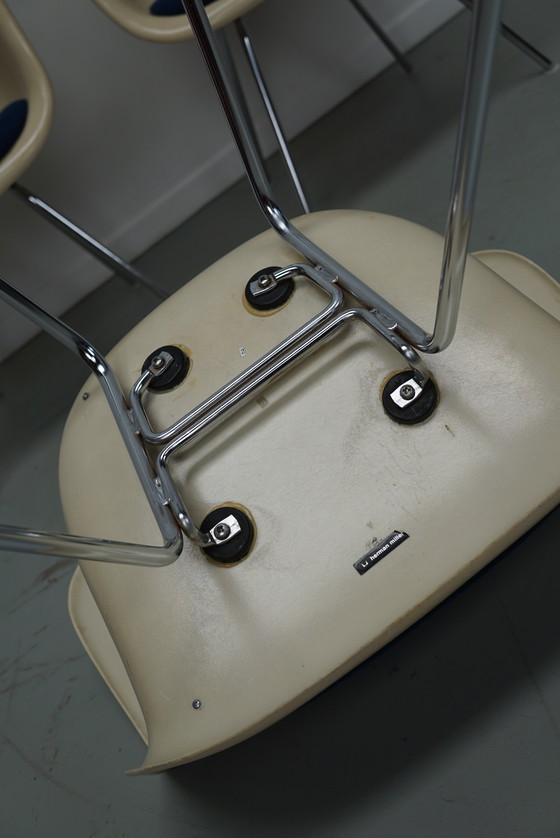 Image 1 of Ensemble de trois fauteuils DAX en fibre de verre parchemin Eames pour Herman Miller / Vitra