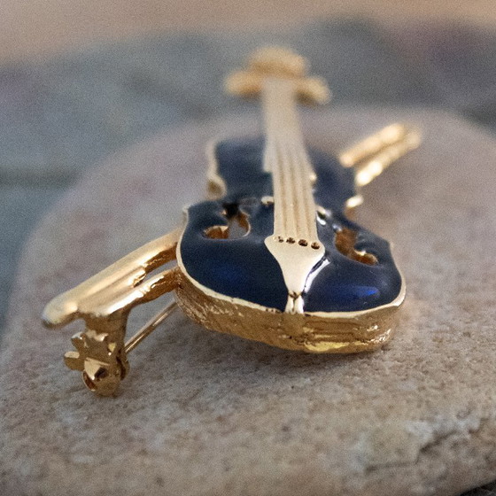 Image 1 of Broche violon vintage : émail bleu marine et métal doré