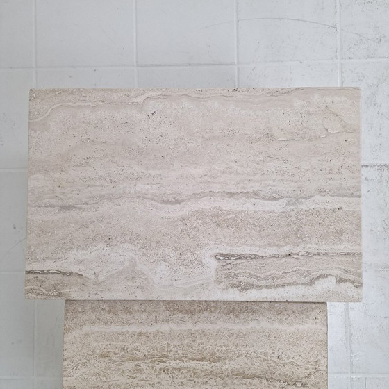 Image 1 of Italienische Beistelltische aus Travertin mit Rillenmuster aus den 1980er Jahren – 3er-Set