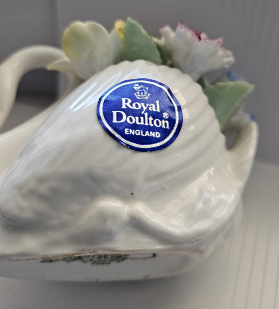 Image 1 of Figura de porcelana Royal Doulton: Cisne con flores