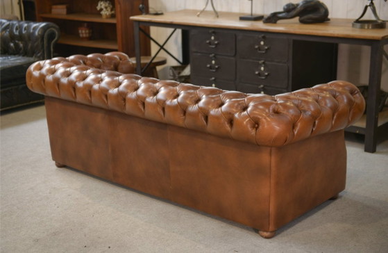 Image 1 of Chesterfield-Sofa aus hellbraunem, gestepptem Leder