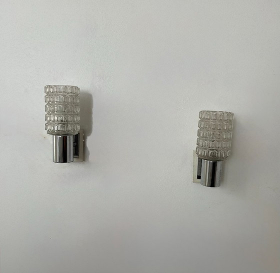 Image 1 of Paire d'appliques vintage, métal chromé et verre moulé pressé, Italie, 1970