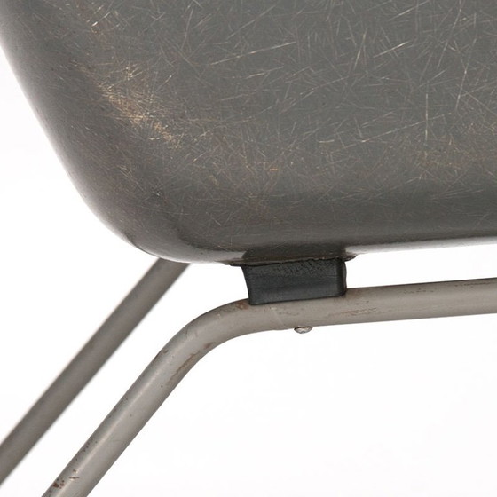 Image 1 of Wim Rietveld y Andre Cordemeyer modelan el sillón 416