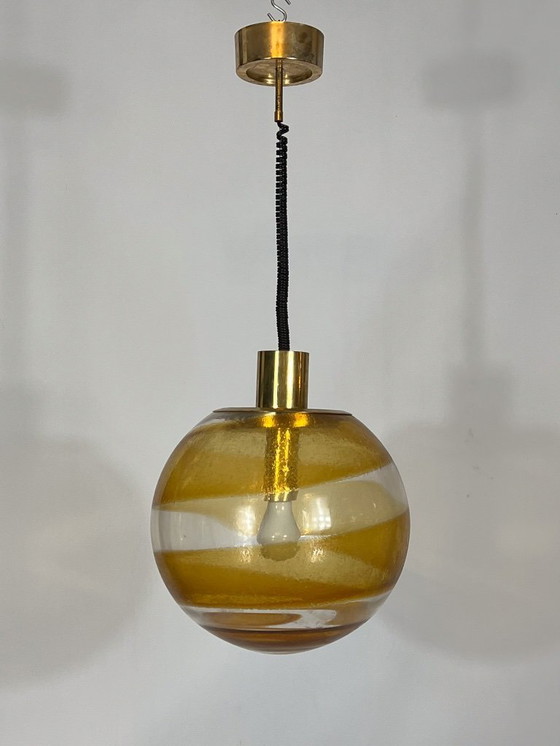 Image 1 of Lampada a sospensione a sfera in vetro di Murano della metà degli anni '60