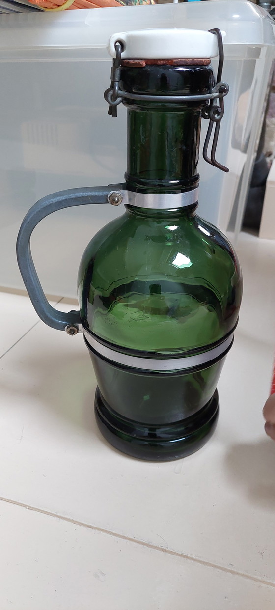 Image 1 of Bouteille ancienne Gerrix à bouchon basculant avec poignée, verre vert