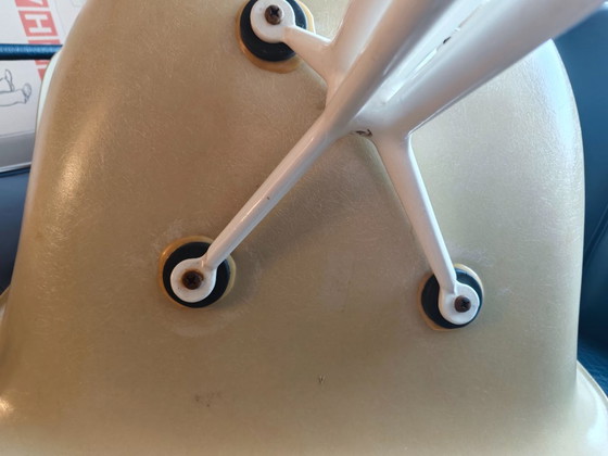 Image 1 of Fauteuils Eames « La Fonda » en fibre de verre – Charles & Ray Eames, années 1960 – Pièces vintage originales