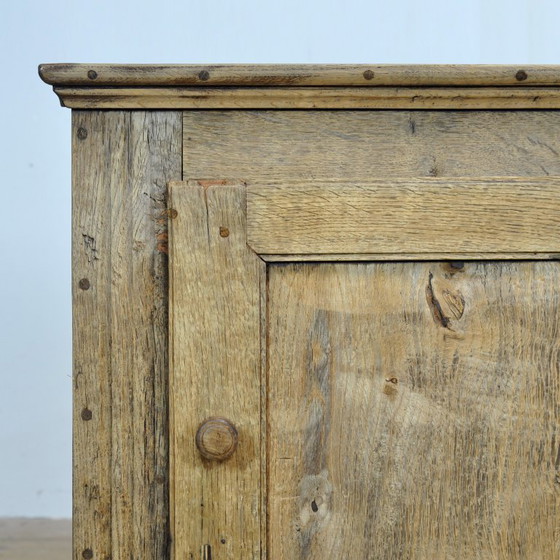 Image 1 of Petit meuble en chêne, vers 1820