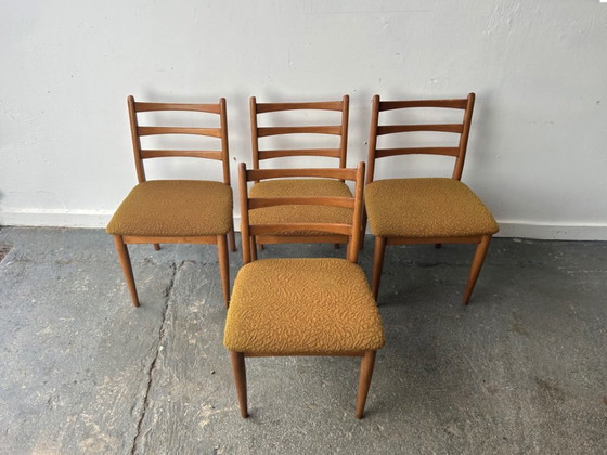 Image 1 of Ensemble de quatre chaises de salle à manger vintage Schreiber, revêtement d'origine en tissu moutarde, années 1960-70