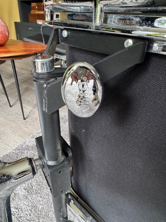 Image 1 of 2 sedie e poggiapiedi in alluminio Charles & Ray Eames EA